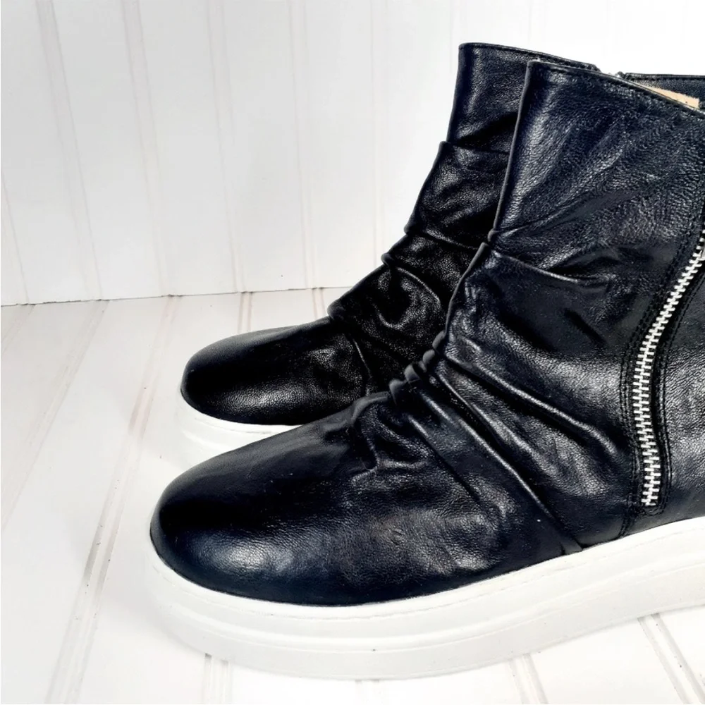 NWOB • J/SLIDES “Tina” Leather Waterproof Platform Sneaker Bootie • Women’s 7.5